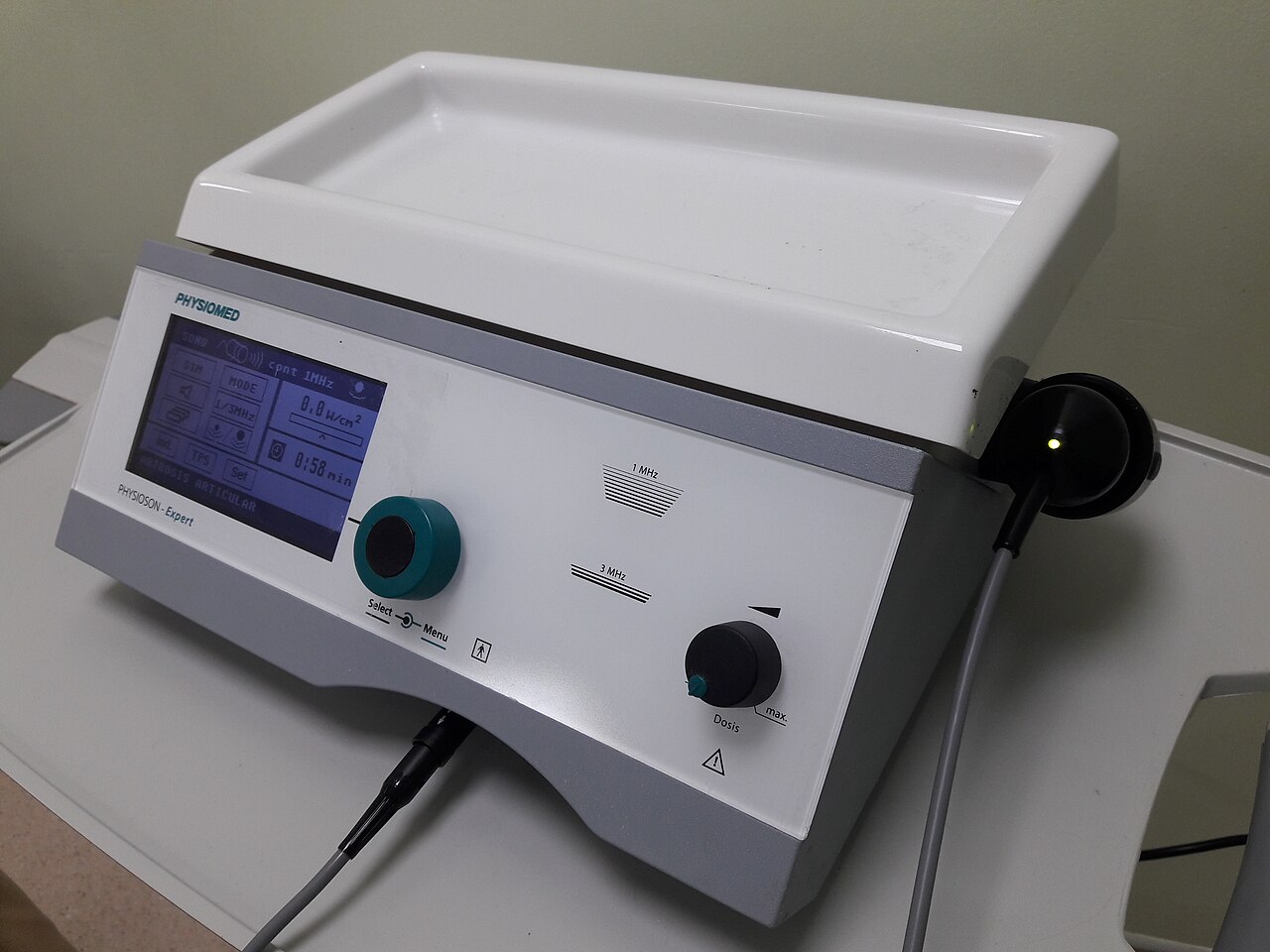 Ultrasound therapy device used in musculoskeletal physiotherapy treatment